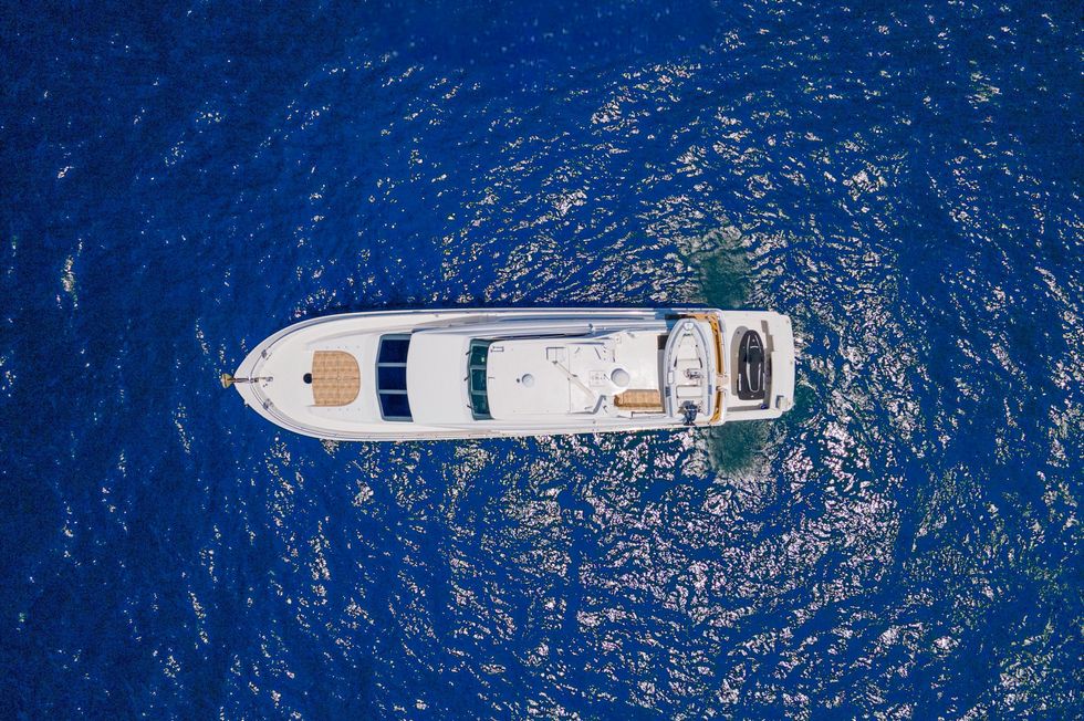 1998 Lazzara Yachts 80 Skylounge CMY